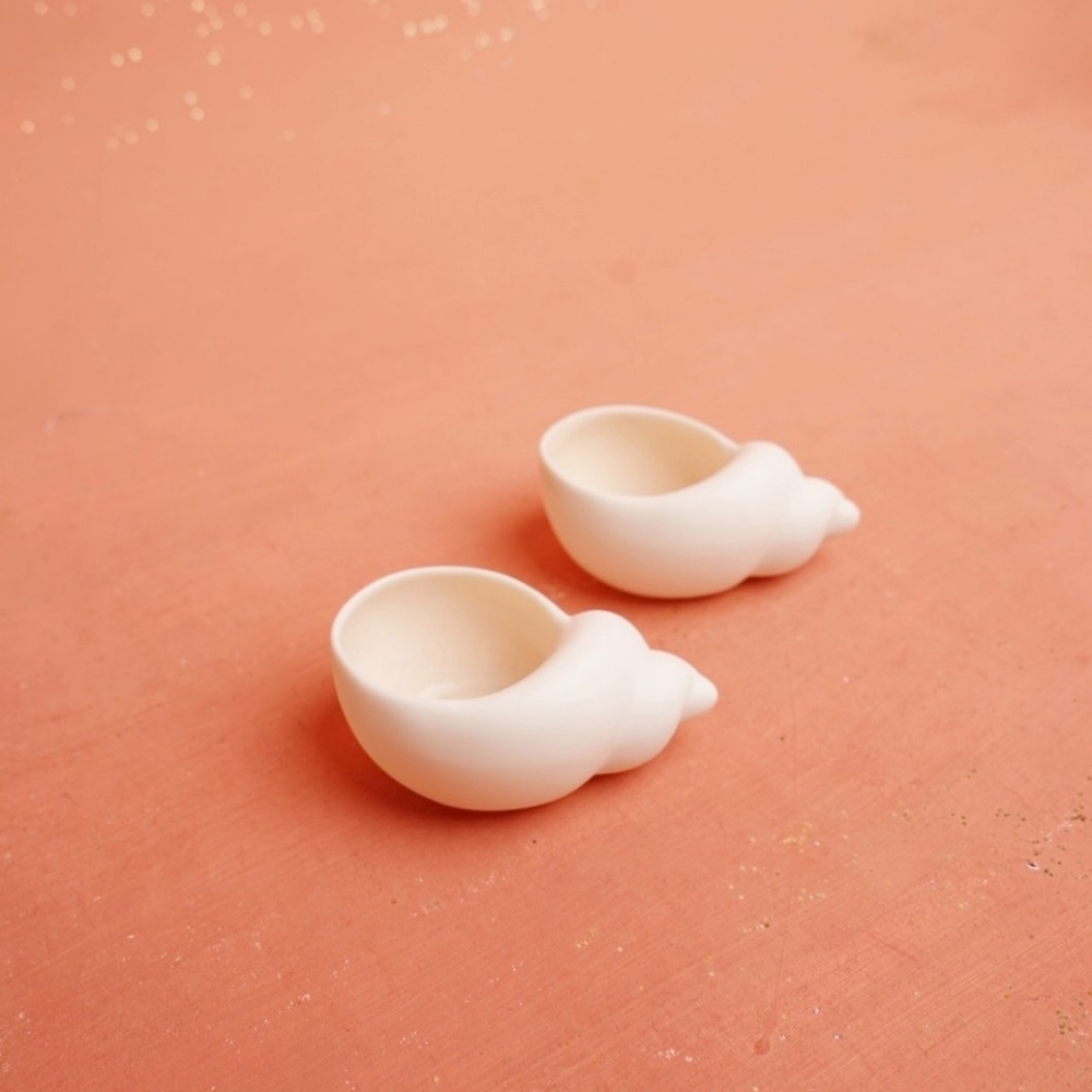 Vintage Shell Porcelain Trinkets / pots (2)